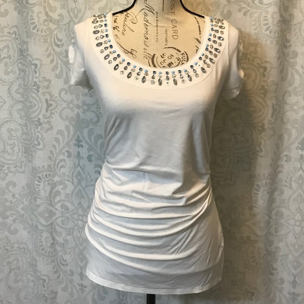 White House Black Market Top w/ Keyhole Op…